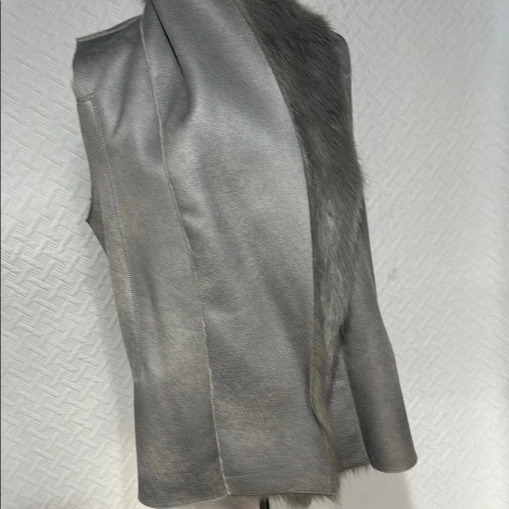 Lovestitch Elegant Gray Faux Fur Vest - Picture 3 of 5